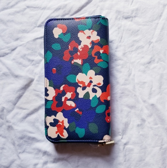 Apt. 9 women's blue floral faux leather clutch NWT - Picture 4 of 6
